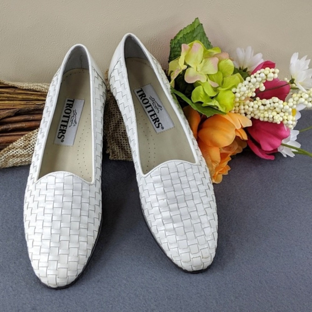 Trotters LIZ White Leather Loafer Size 7 S (slim)